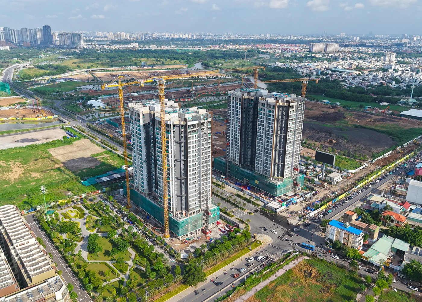 Lãi suất neo cao và cuộc tái cơ cấu trên thị trường BĐS